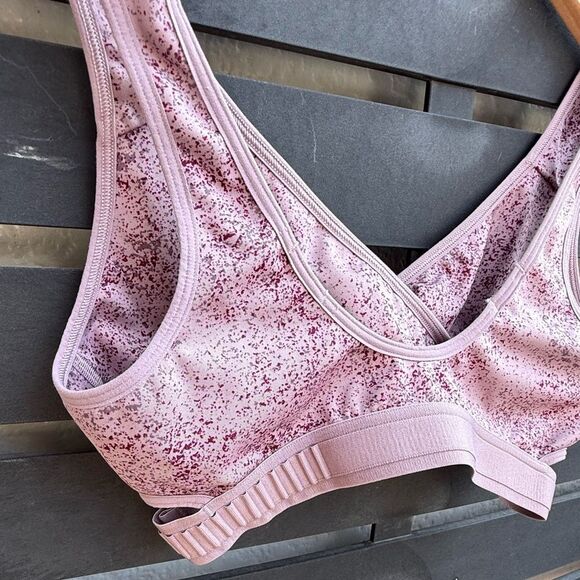 Gymshark Chalk Medium Support Sport Bra in Mallow Purple Print | Small - Picture 5 of 6